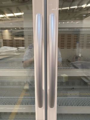 고급 품질 이중 유리 문 약국과 주도하는 실내등 656L 가장 큰 용량과 연구소 냉장고